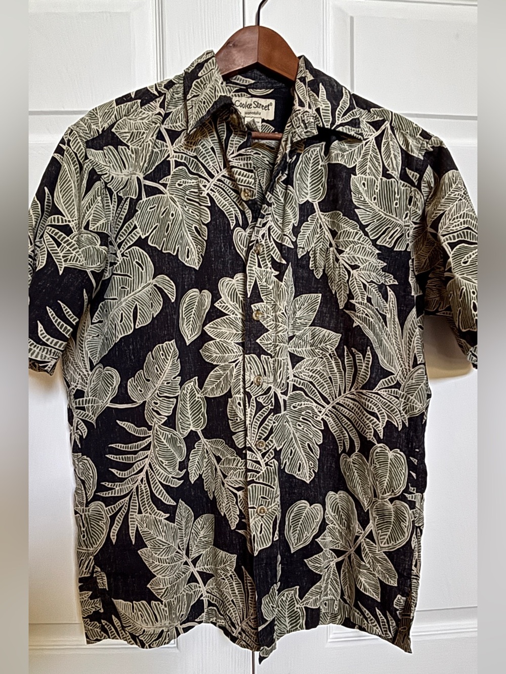 Cooke Street Honolulu Mens Hawaiian Shirt M Tropical Leaf Print Cotton Button Up